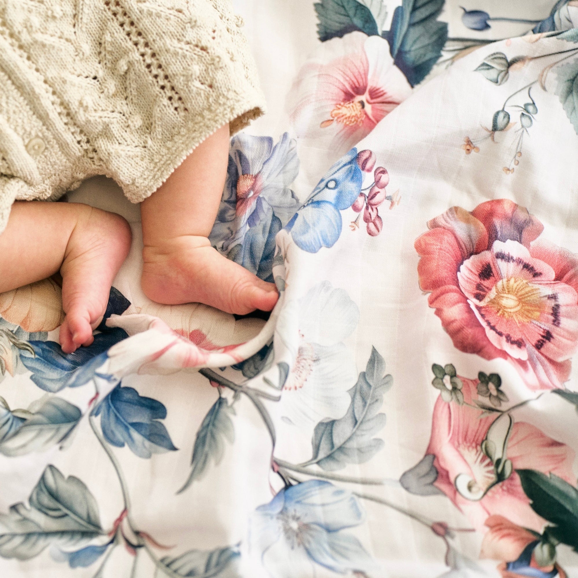 Bouquet de Fleurs Swaddle