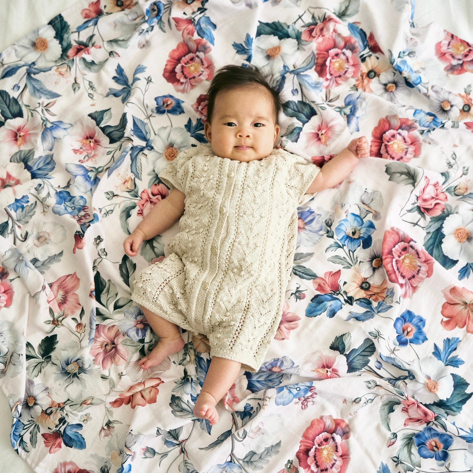 Bouquet de Fleurs Swaddle