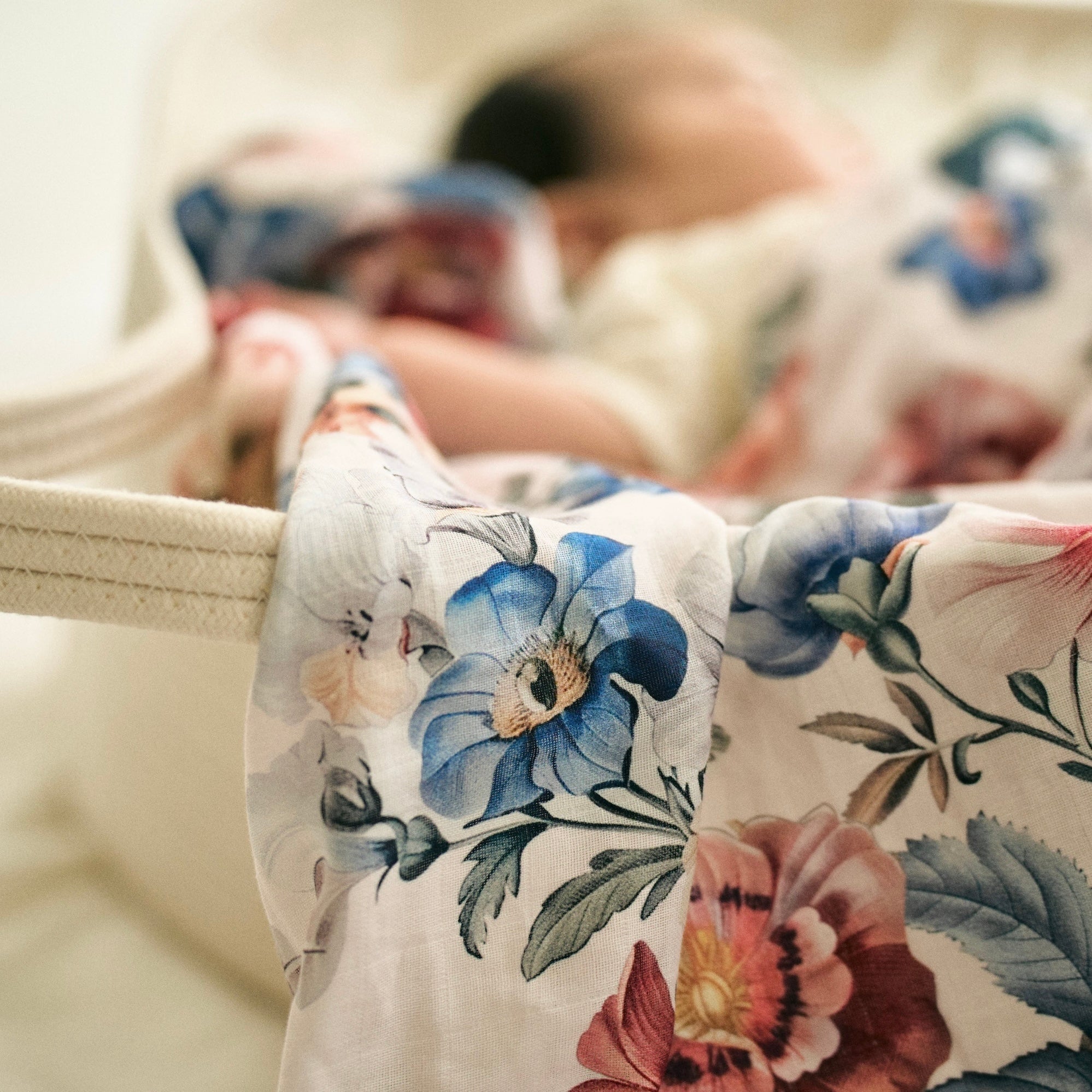 Bouquet de Fleurs Swaddle