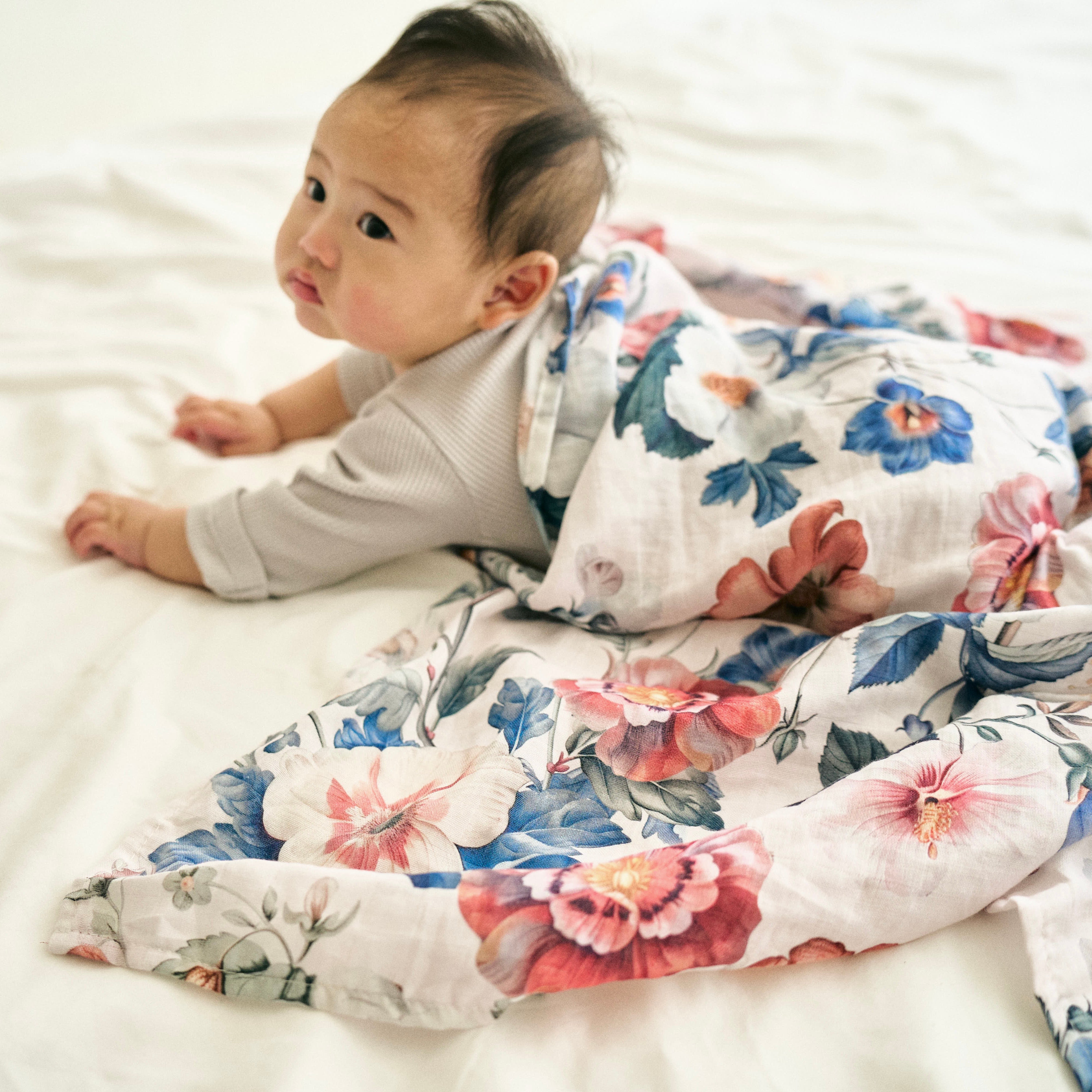 Bouquet de Fleurs Swaddle