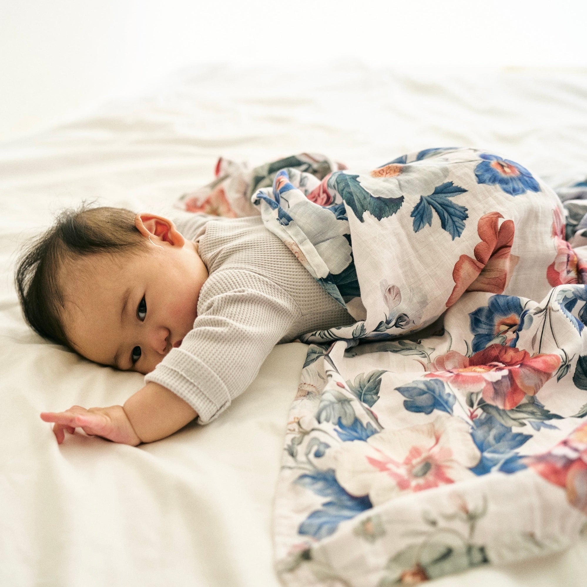 Bouquet de Fleurs Swaddle