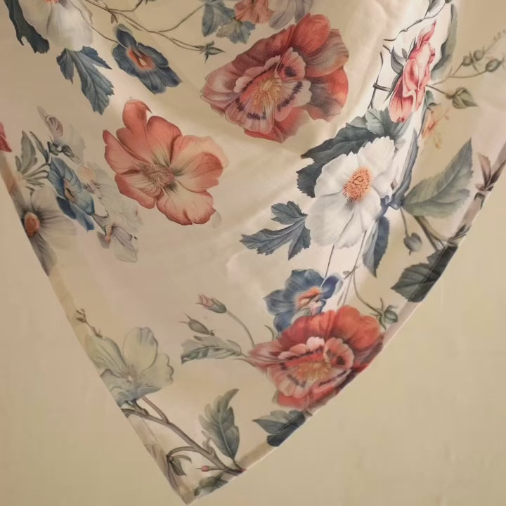 Bouquet de Fleurs Swaddle